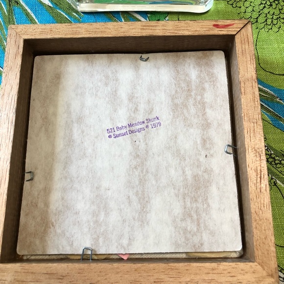 COPY - Vintage needlepoint skunk 🦨 and flowers 💐 picture. - Picture 9 of 9